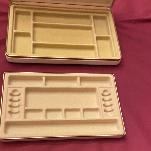 Elegant Cream Jewelry Box - Picture 2 of 9